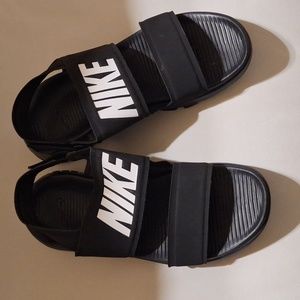 Women's Nike Sandals Sz 8